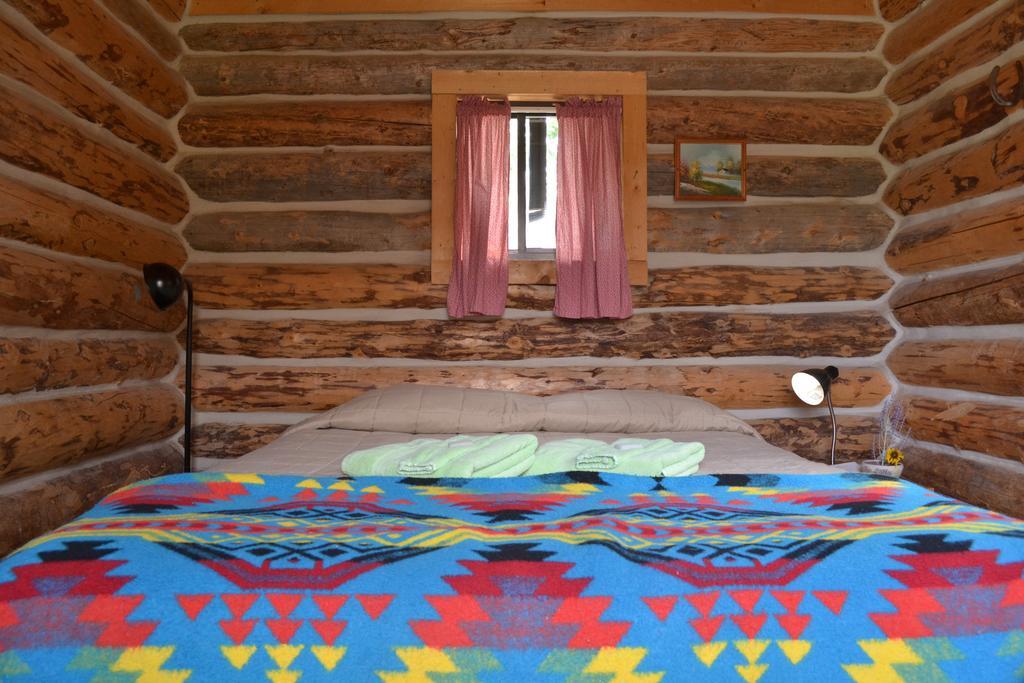 Escalante Outfitters Hotel Room photo